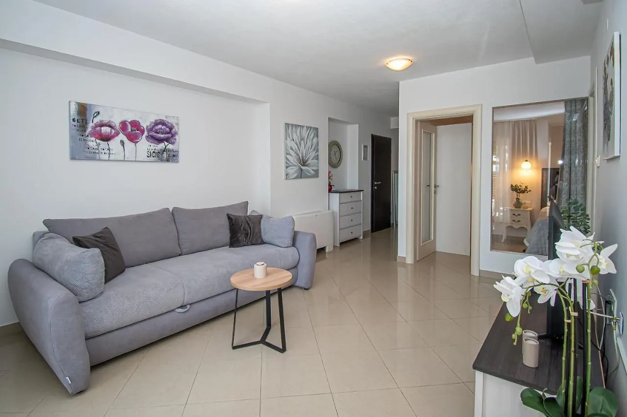 Beachfront Apartments Gabine Kastela Croatia