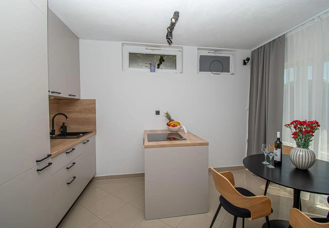 Beachfront Apartments Gabine Kastela Croatia
