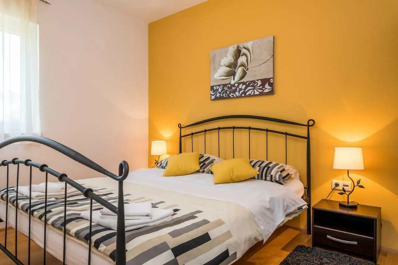 Beachfront Apartments Gabine Kastela